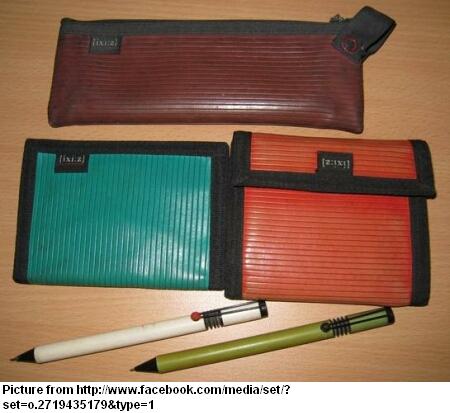 100-things-in-80s-accessories-ixi-z-wallets.jpg