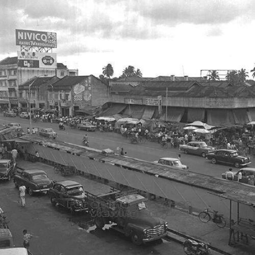 longest-bus-stop-opposite-joo-chiat-market-1966.jpg