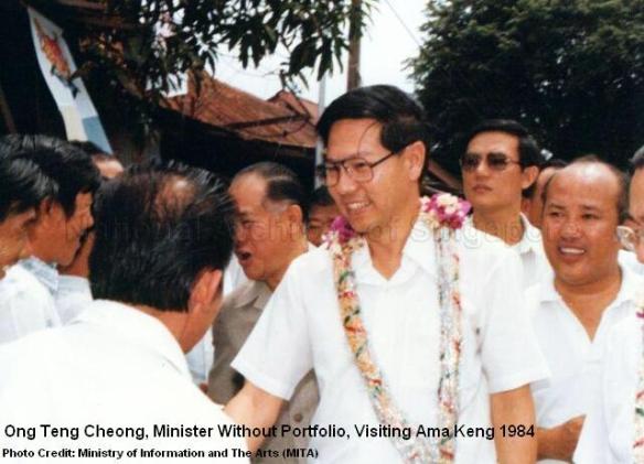 ong-teng-cheong-minister-without-portfolio-visited-ama-keng-1984